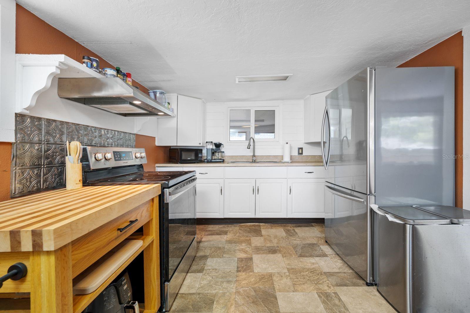907 18TH AVE W