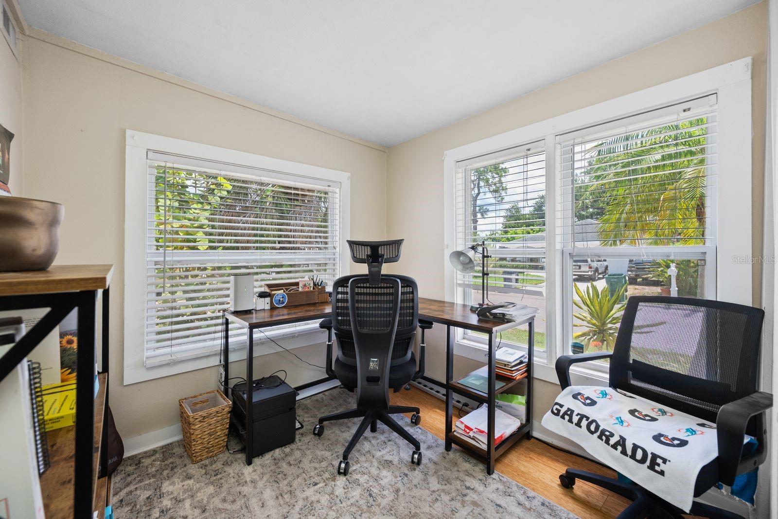 907 18TH AVE W