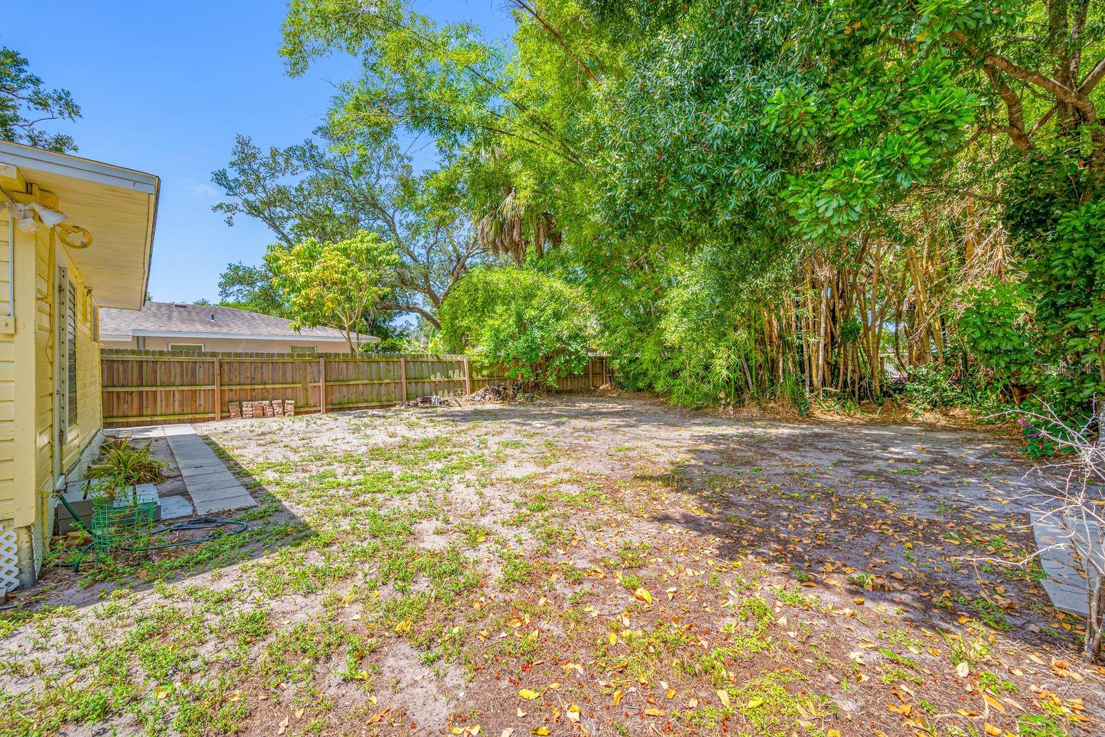 907 18TH AVE W