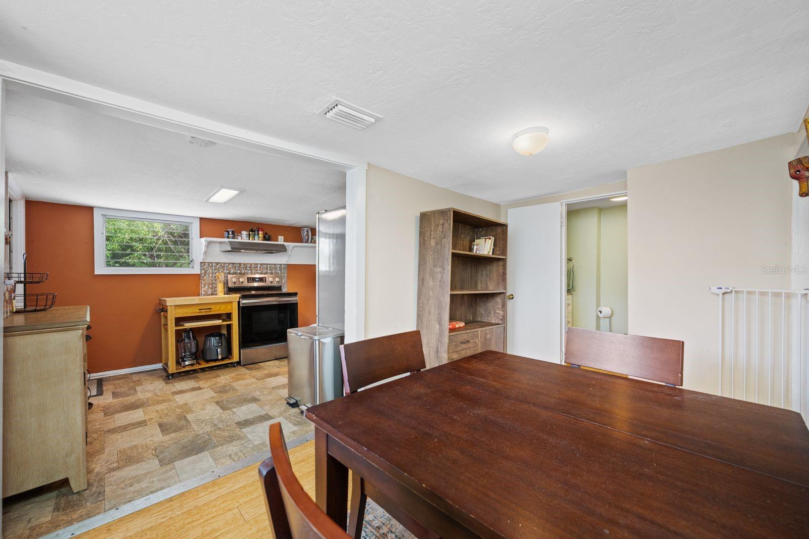 907 18TH AVE W