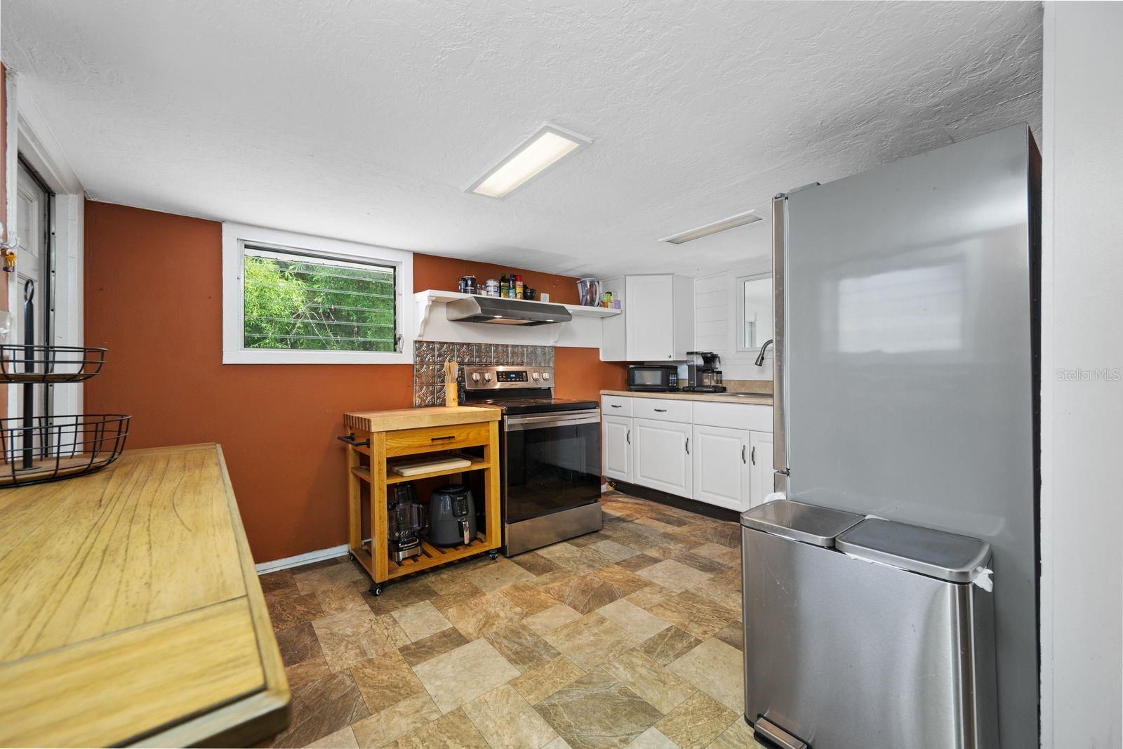 907 18TH AVE W