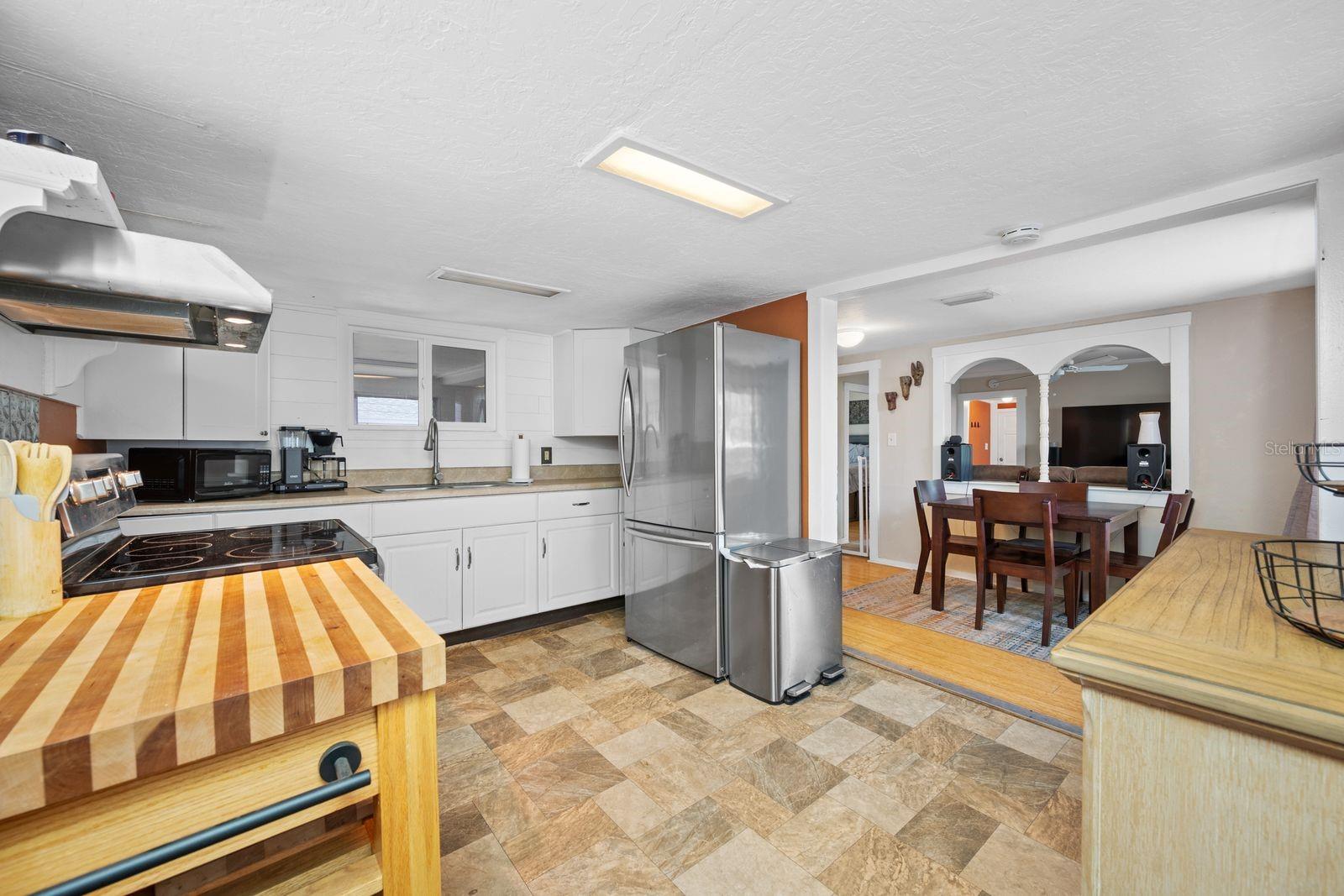 907 18TH AVE W