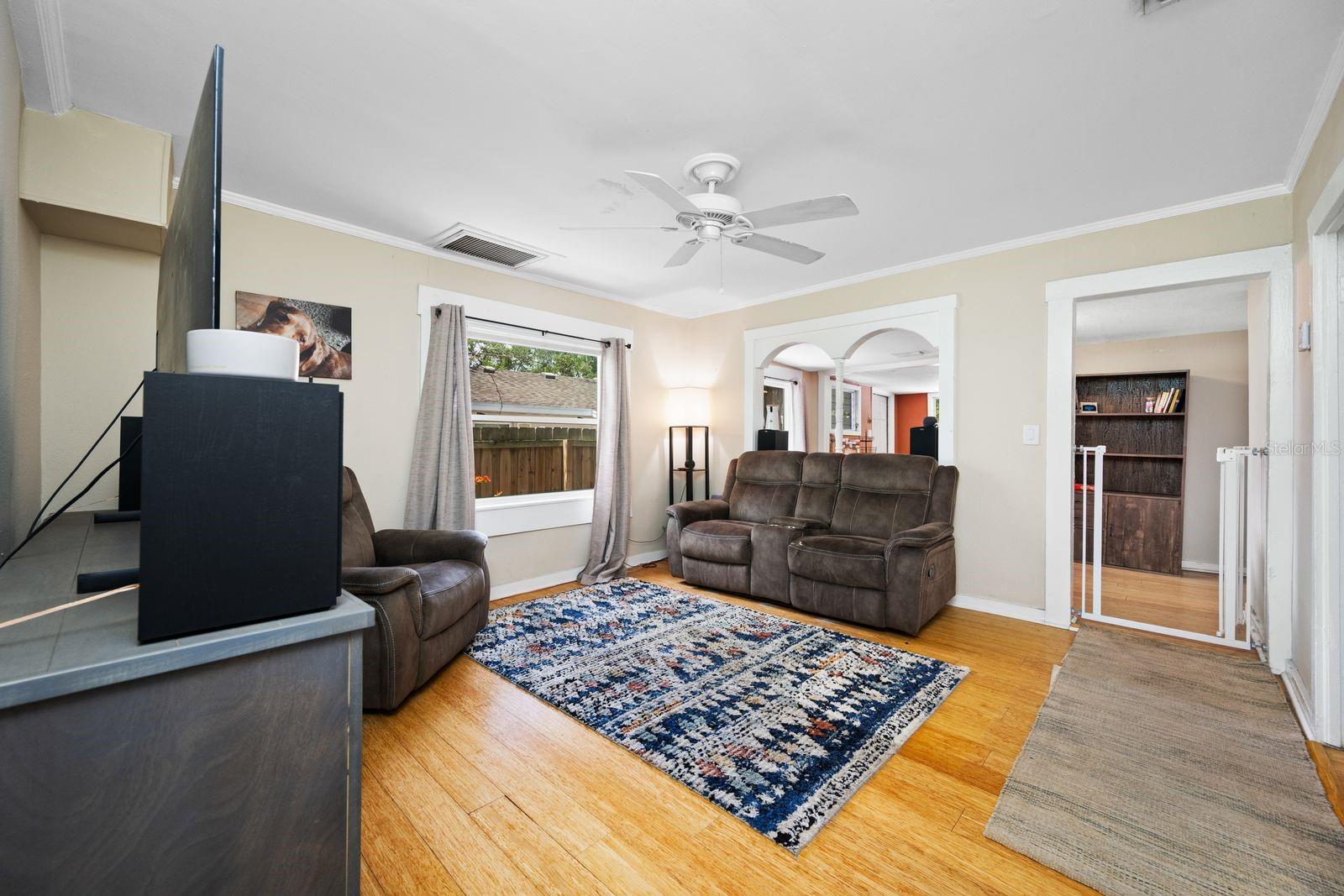 907 18TH AVE W