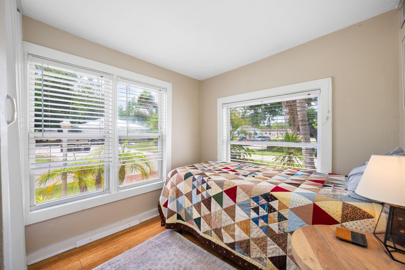 907 18TH AVE W
