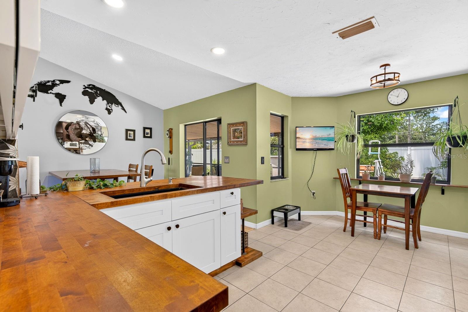 5610 33RD LN E