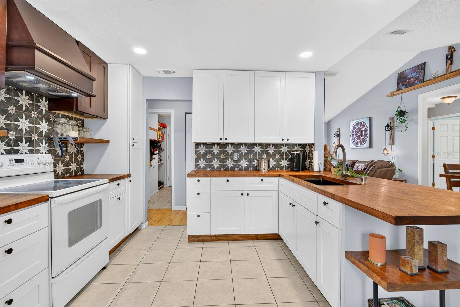 5610 33RD LN E