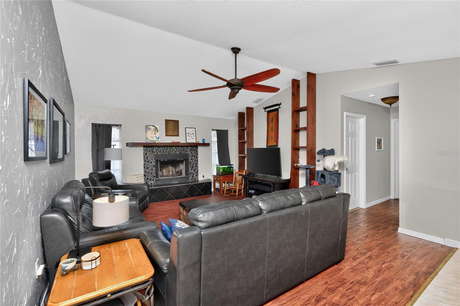 2466 NEWBURY ST