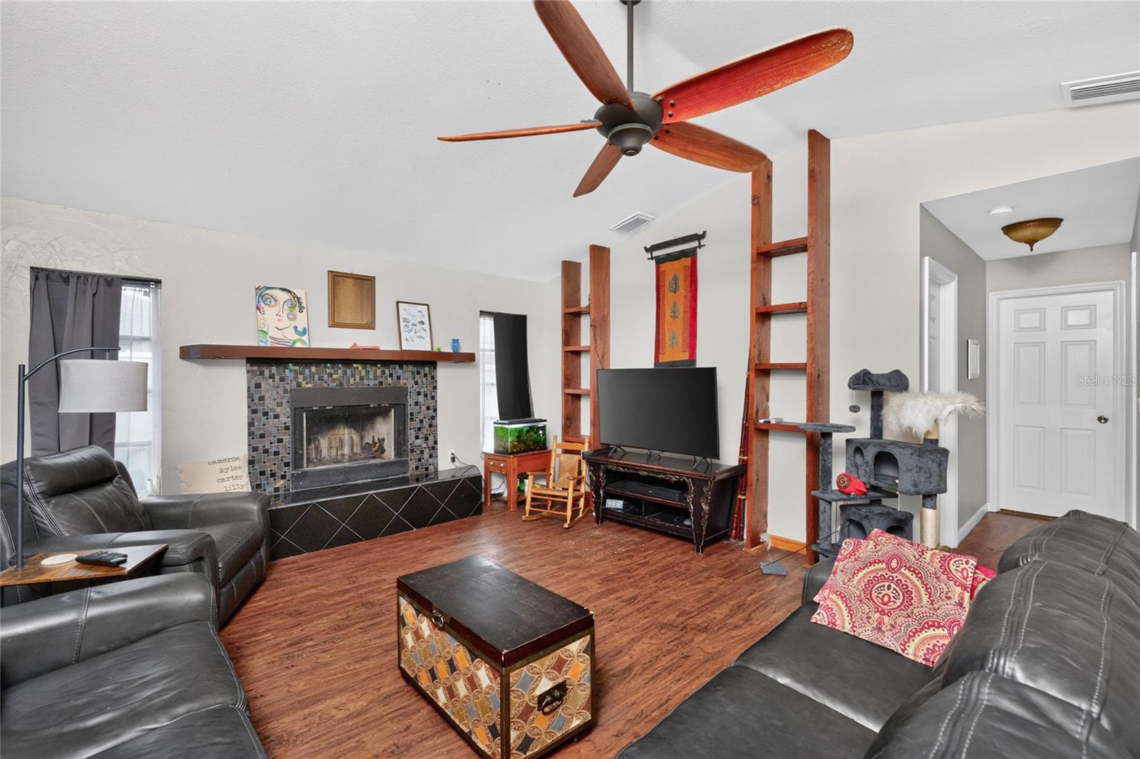 2466 NEWBURY ST