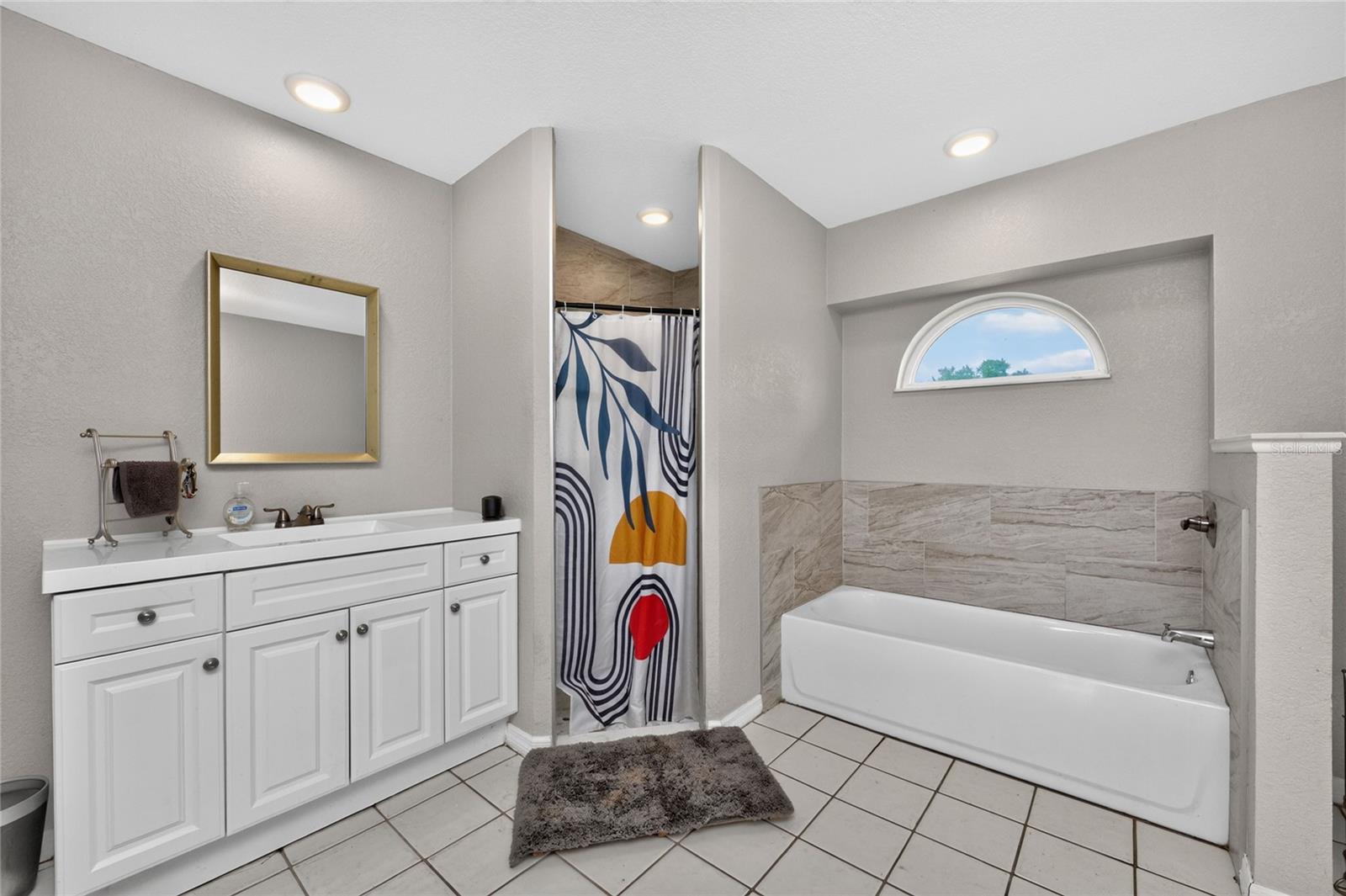 2466 NEWBURY ST