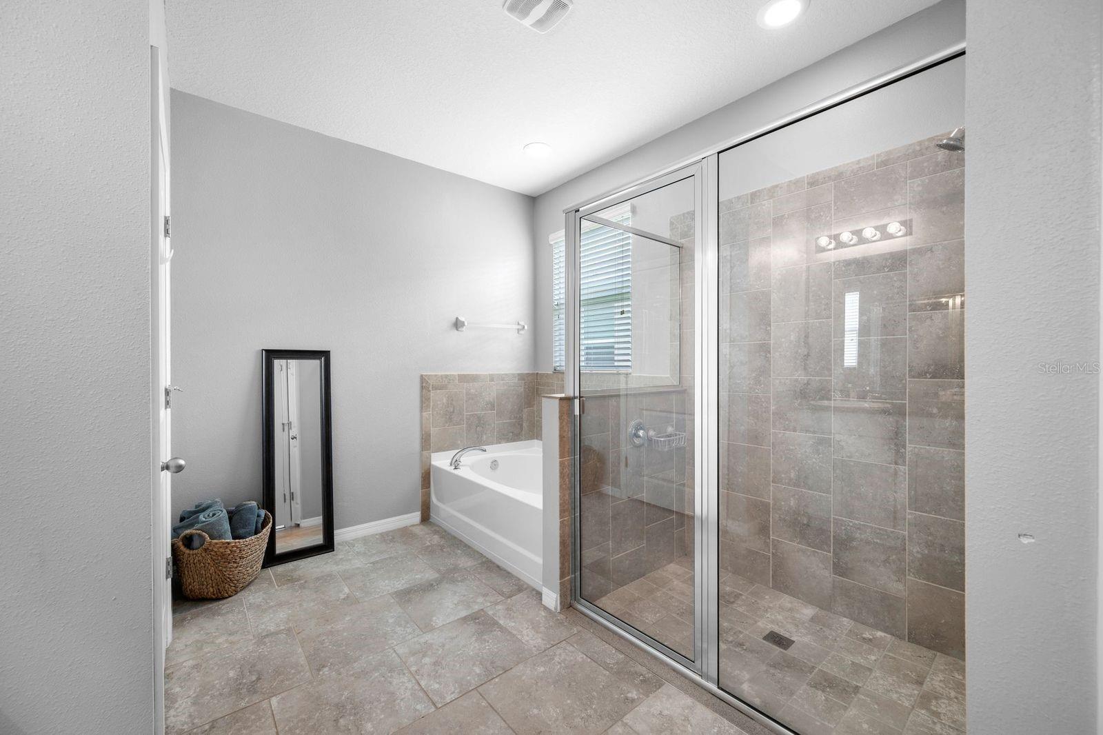 6549 DEVESTA LOOP