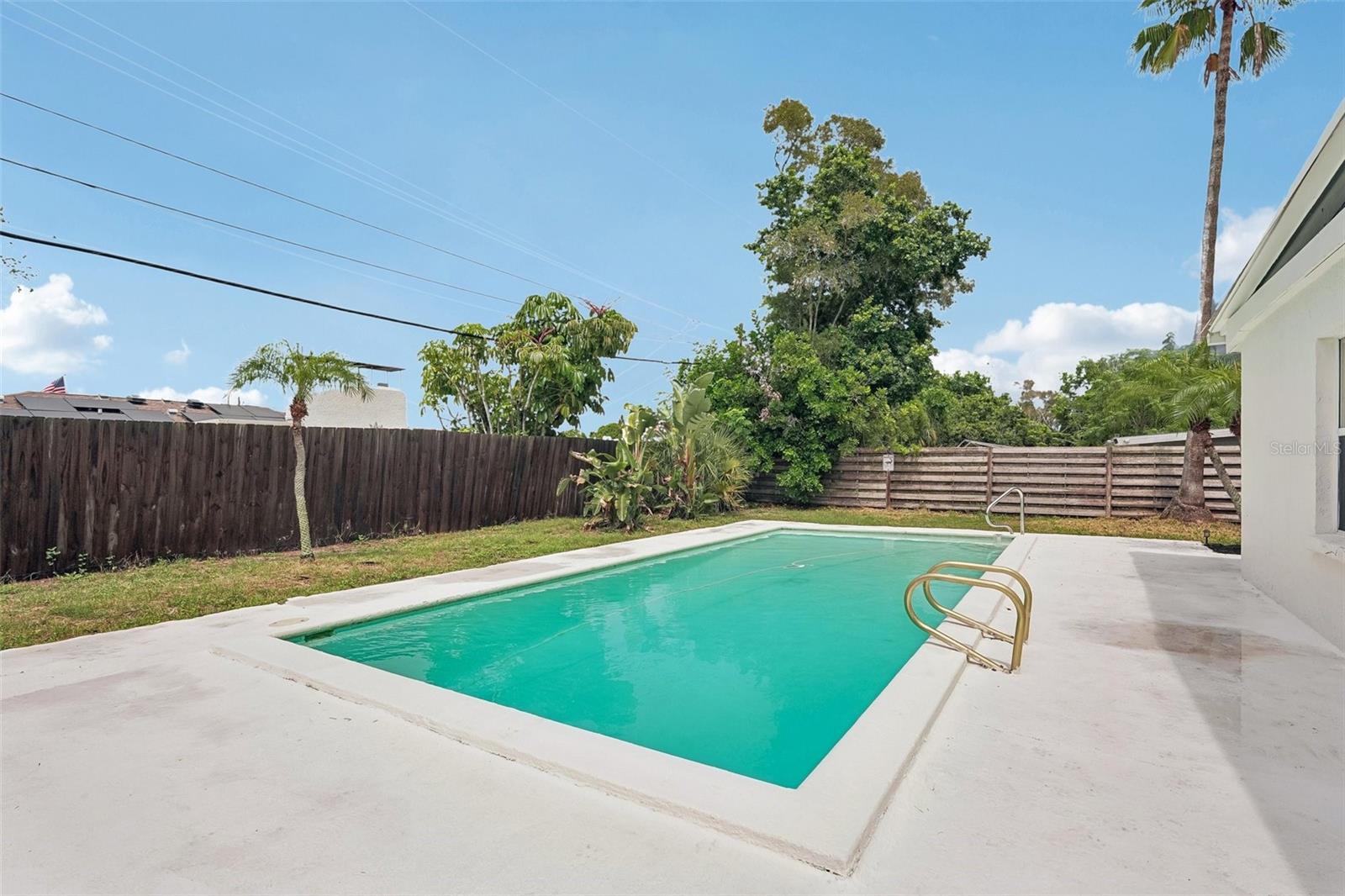 2406 FLORIDA BLVD
