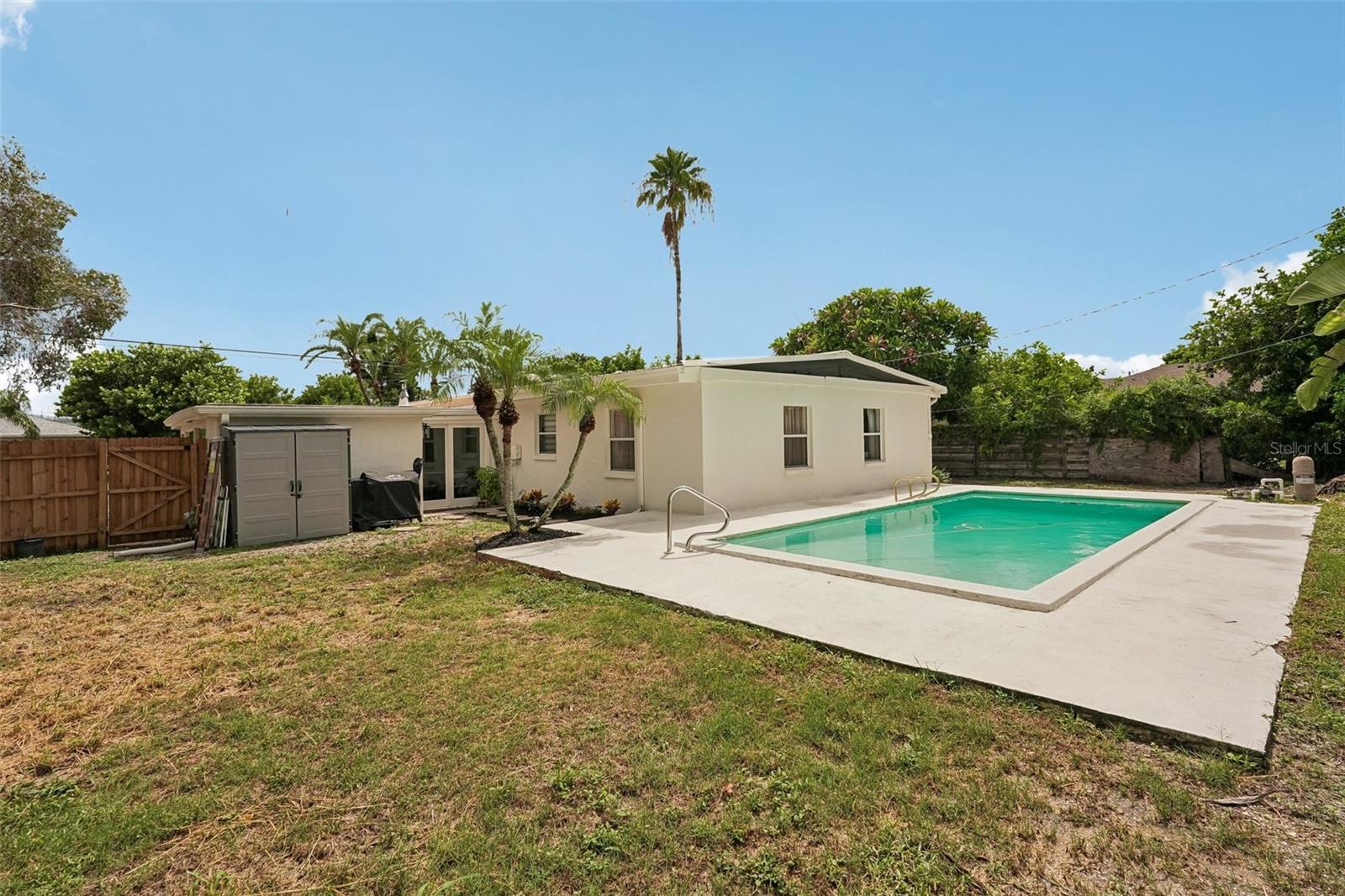 2406 FLORIDA BLVD
