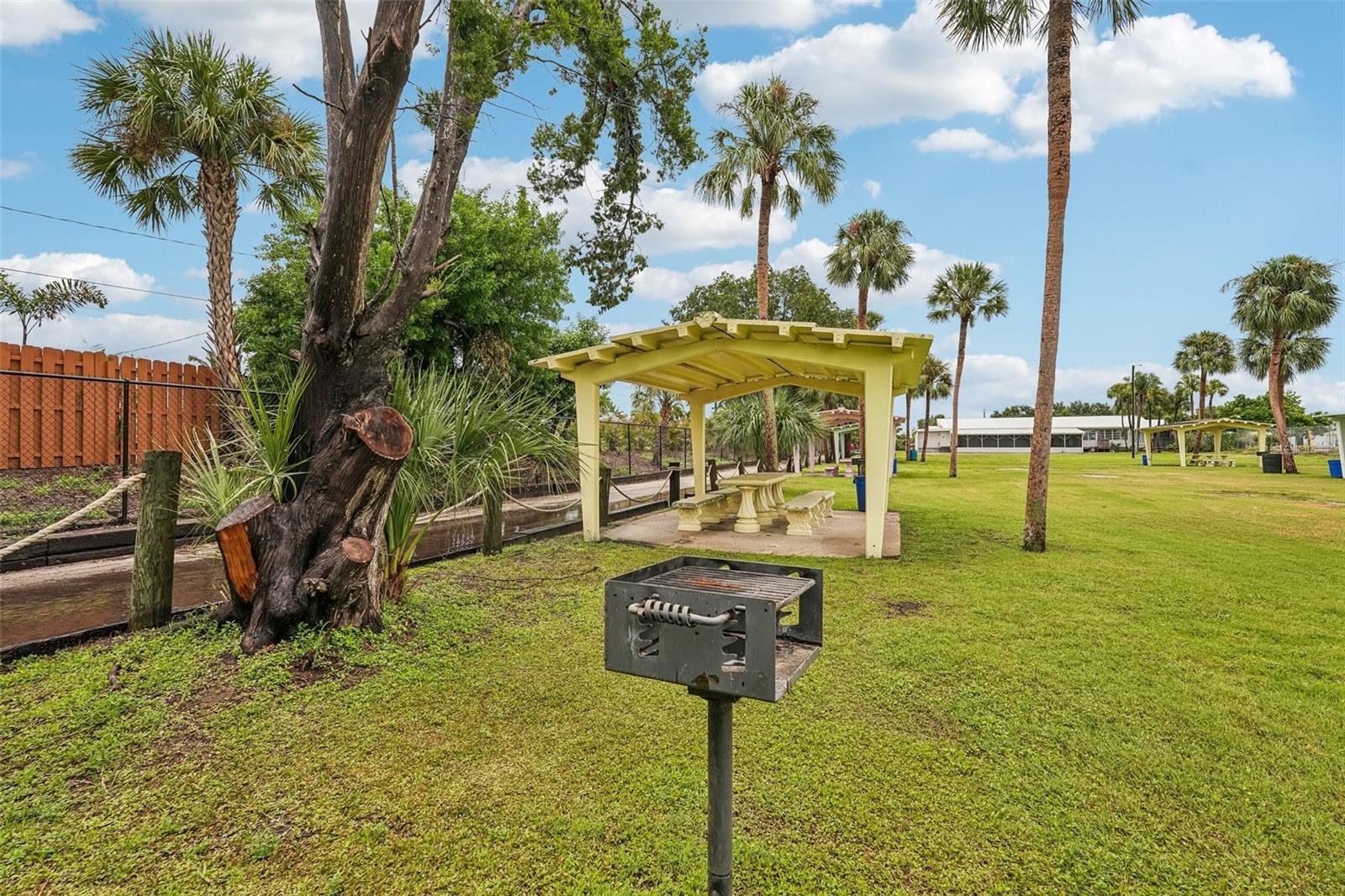 2406 FLORIDA BLVD