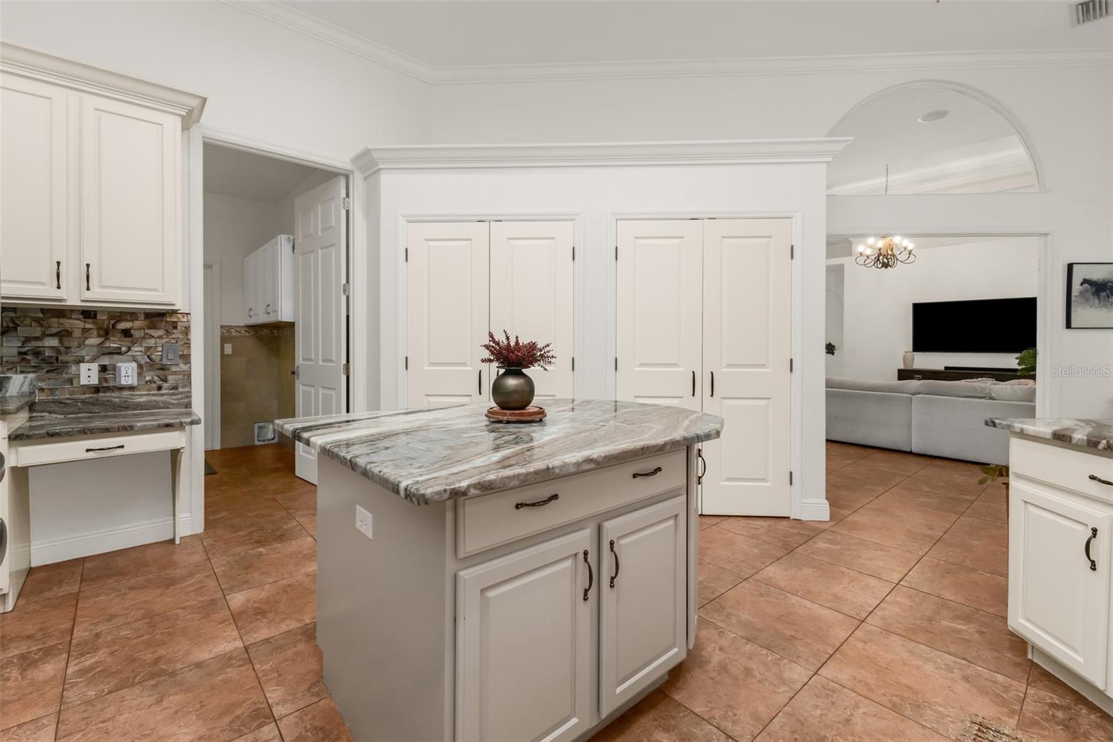 3605 TROPICAIRE BLVD