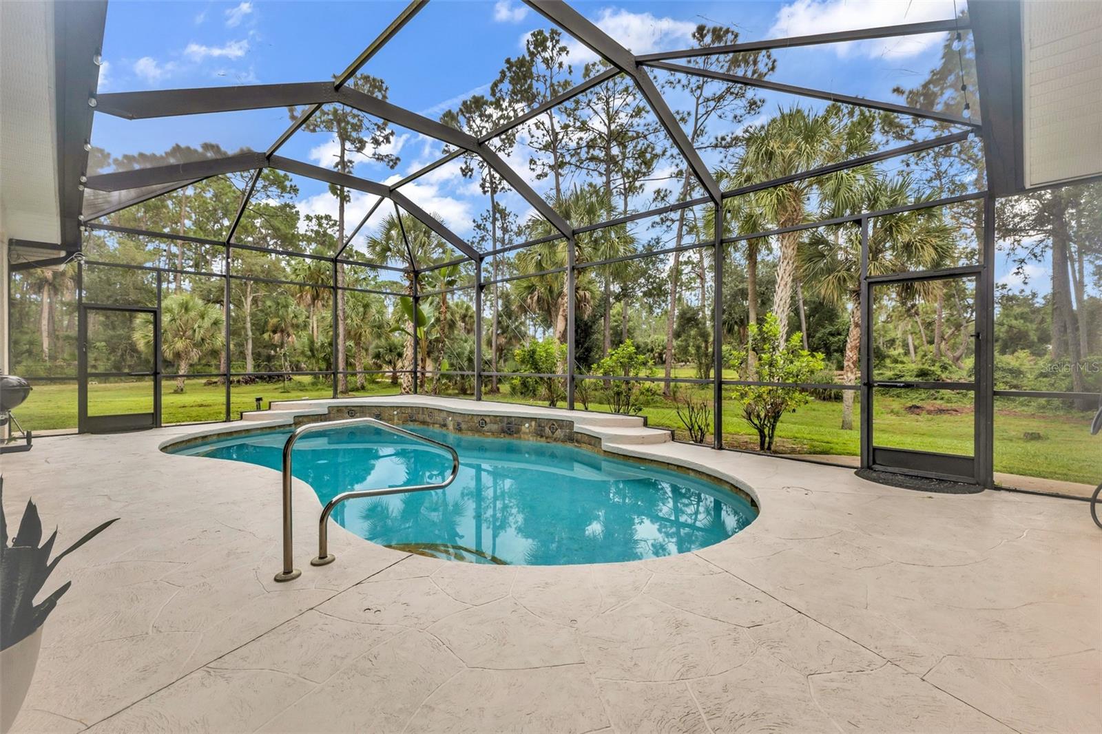 3605 TROPICAIRE BLVD