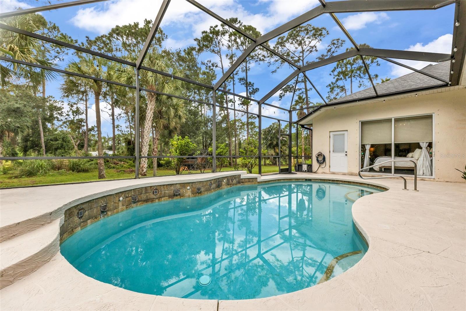 3605 TROPICAIRE BLVD