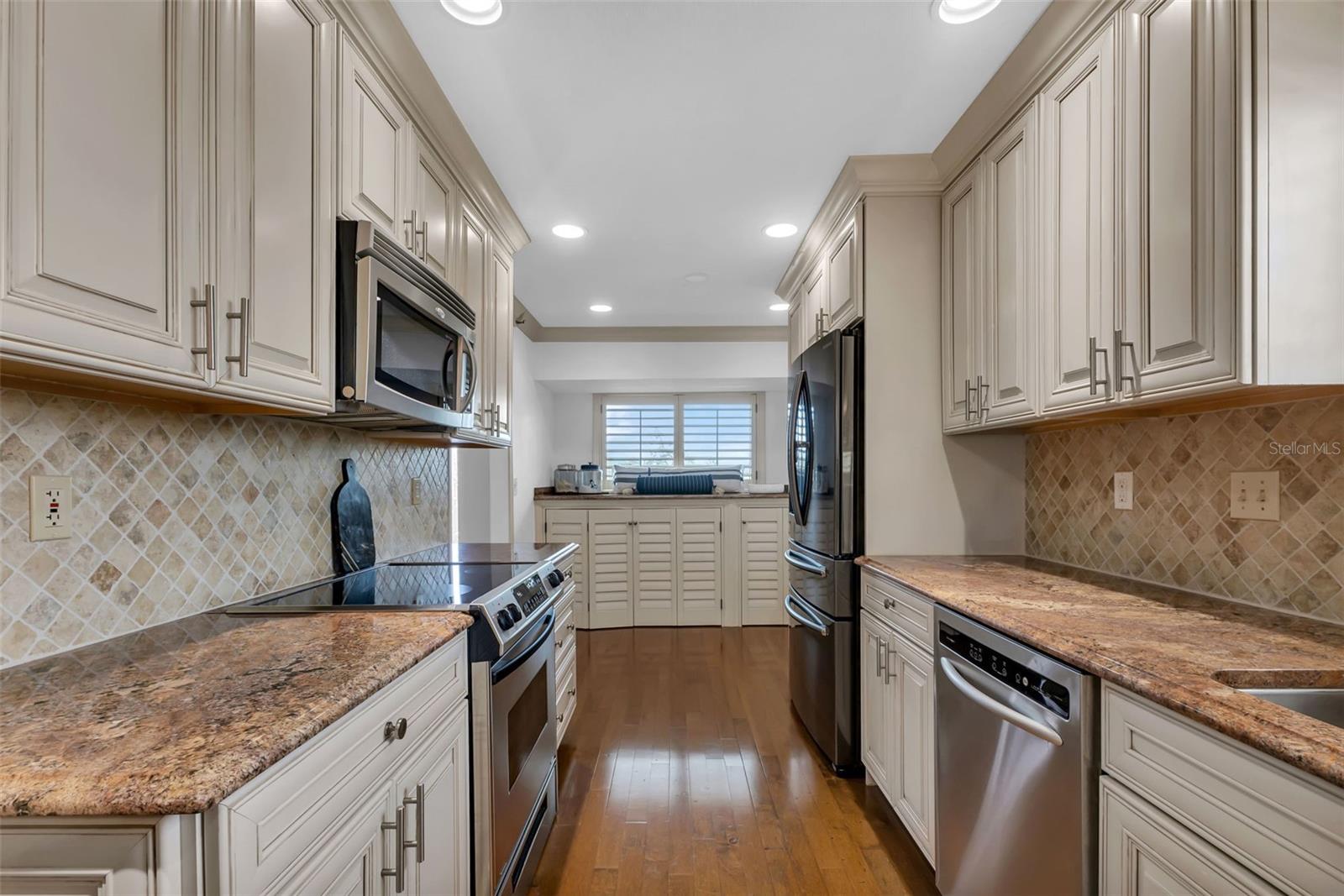 53 W BAY HEIGHTS AVE #307