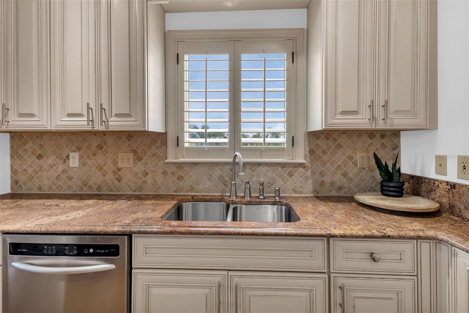 53 W BAY HEIGHTS AVE #307