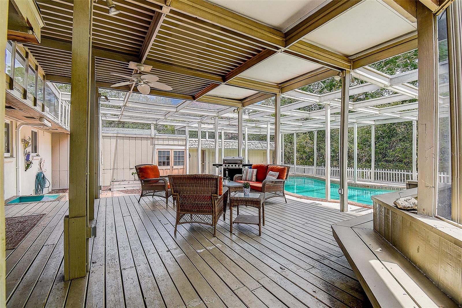 401 32ND STREET WEST