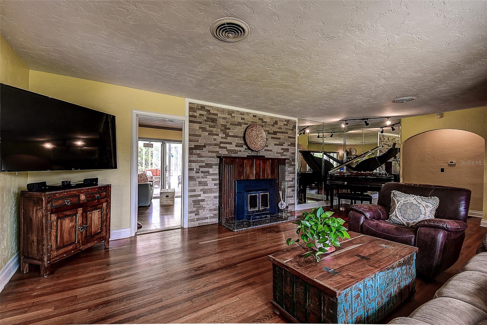 401 32ND STREET WEST