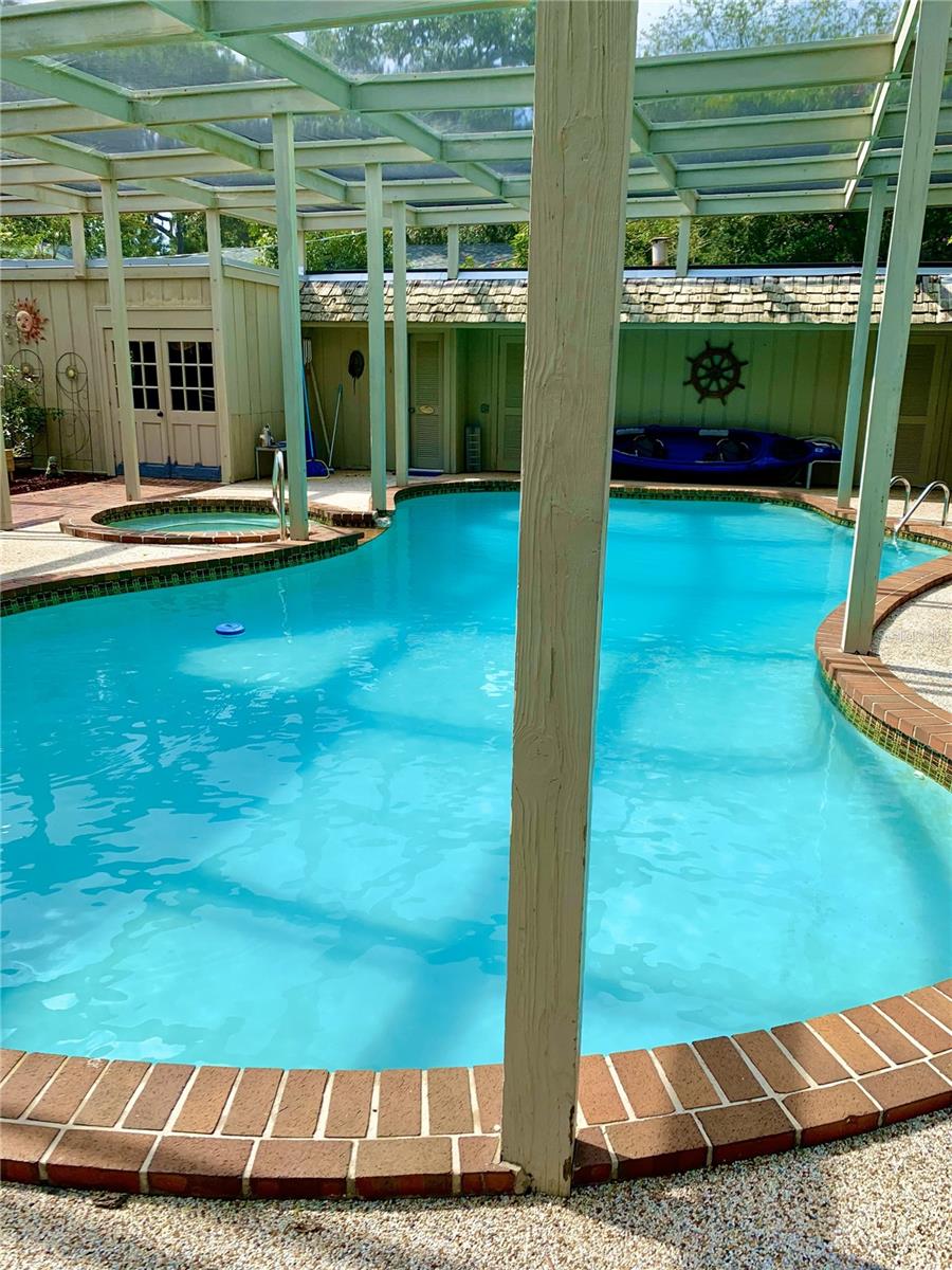 401 32ND STREET WEST