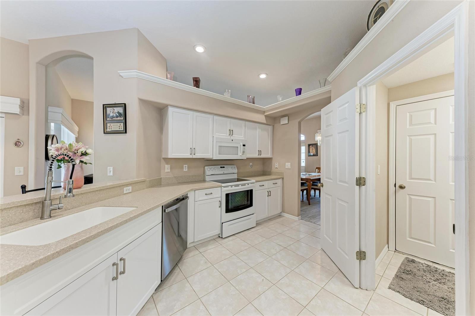 5766 STONE POINTE DR