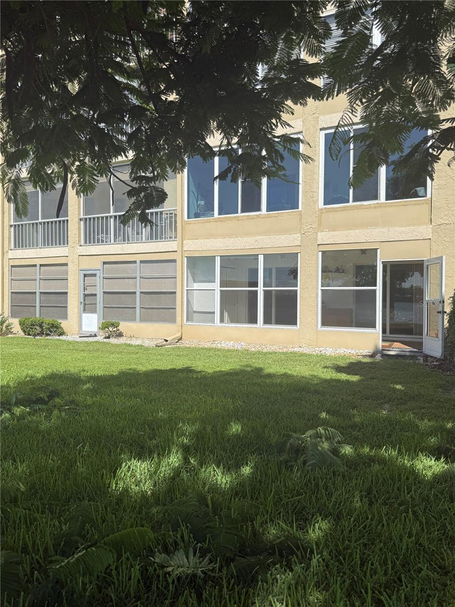 3697 LAKE BAYSHORE DR #H-109