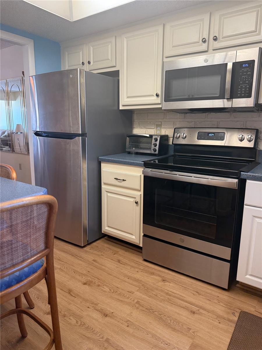 3697 LAKE BAYSHORE DR #H-109