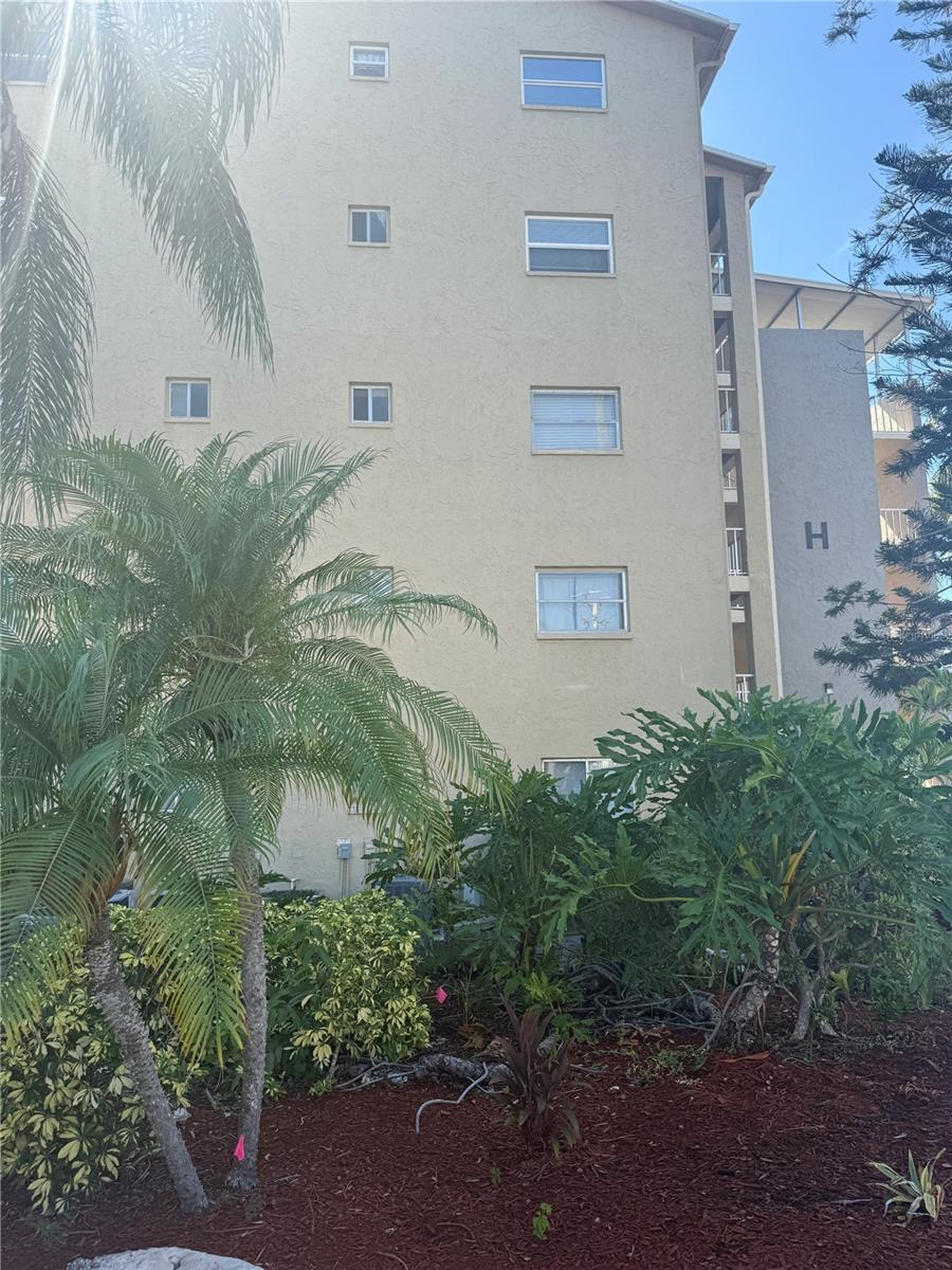 3697 LAKE BAYSHORE DR #H-109