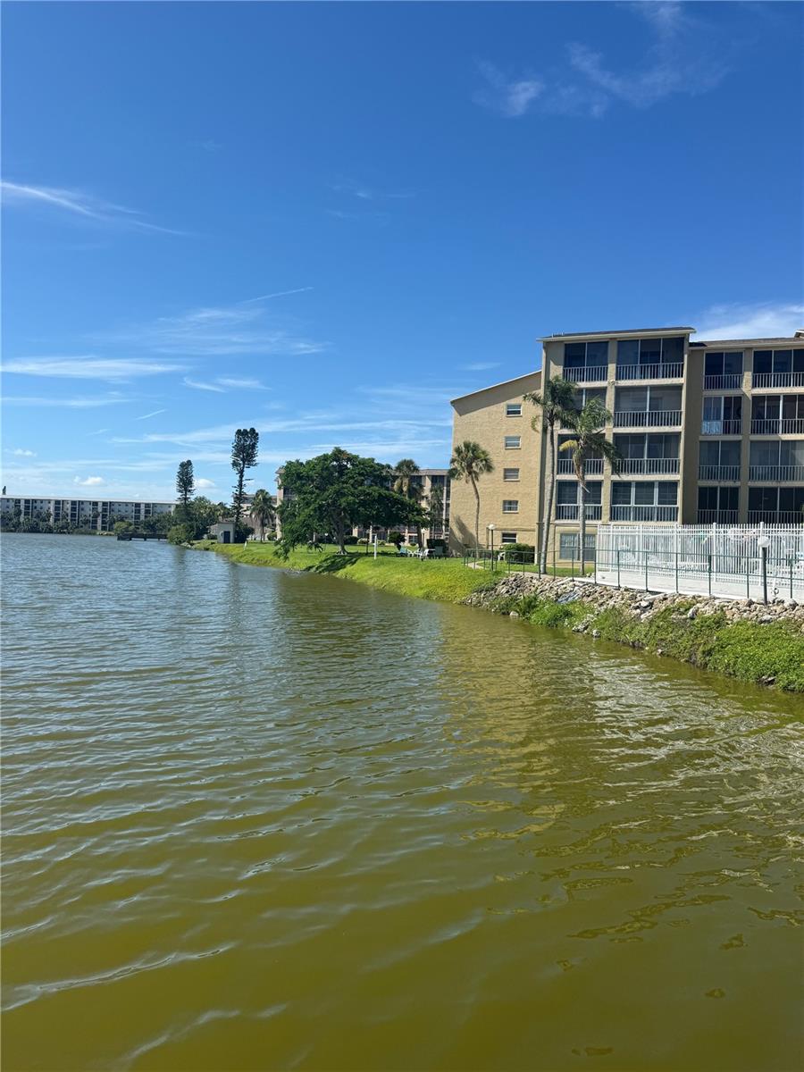 3697 LAKE BAYSHORE DR #H-109