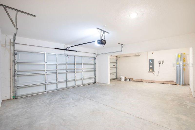 2104 CITRUS BREEZE DR