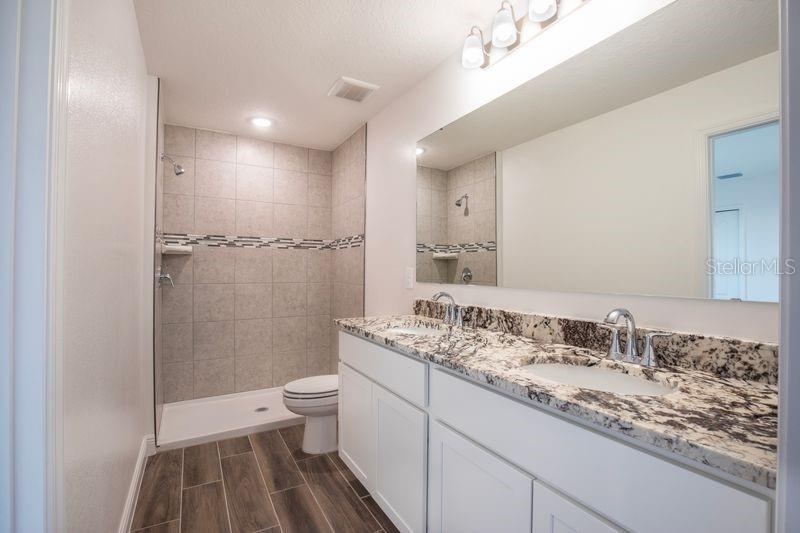 2104 CITRUS BREEZE DR