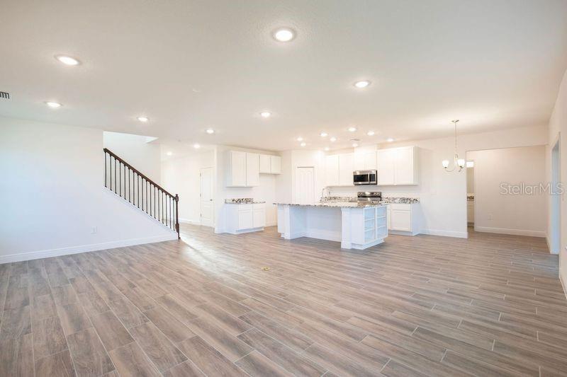 2104 CITRUS BREEZE DR