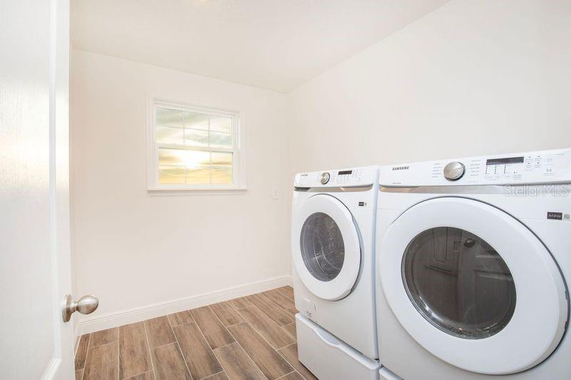 2104 CITRUS BREEZE DR