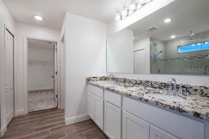 2104 CITRUS BREEZE DR