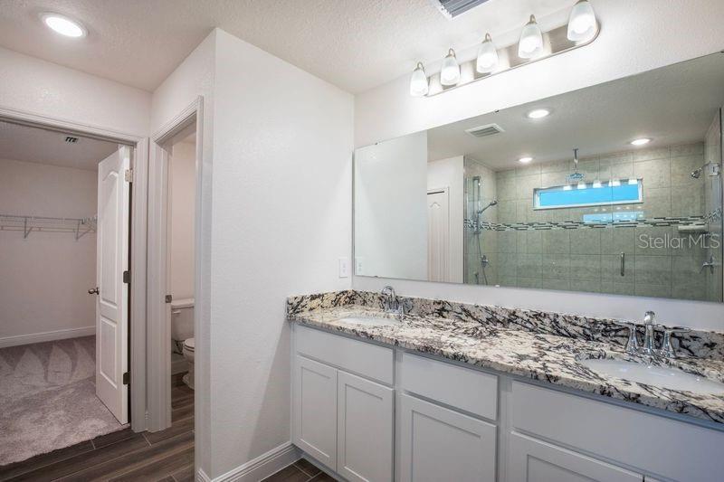 2104 CITRUS BREEZE DR