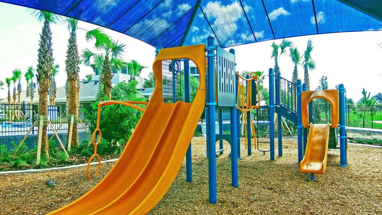 2104 CITRUS BREEZE DR