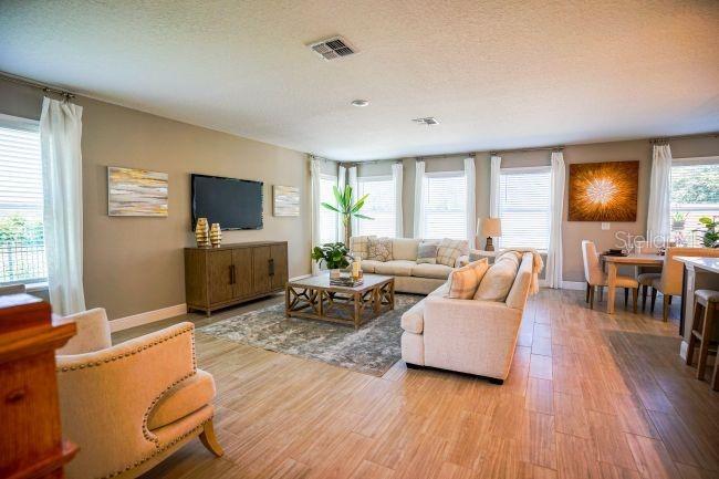 2104 CITRUS BREEZE DR