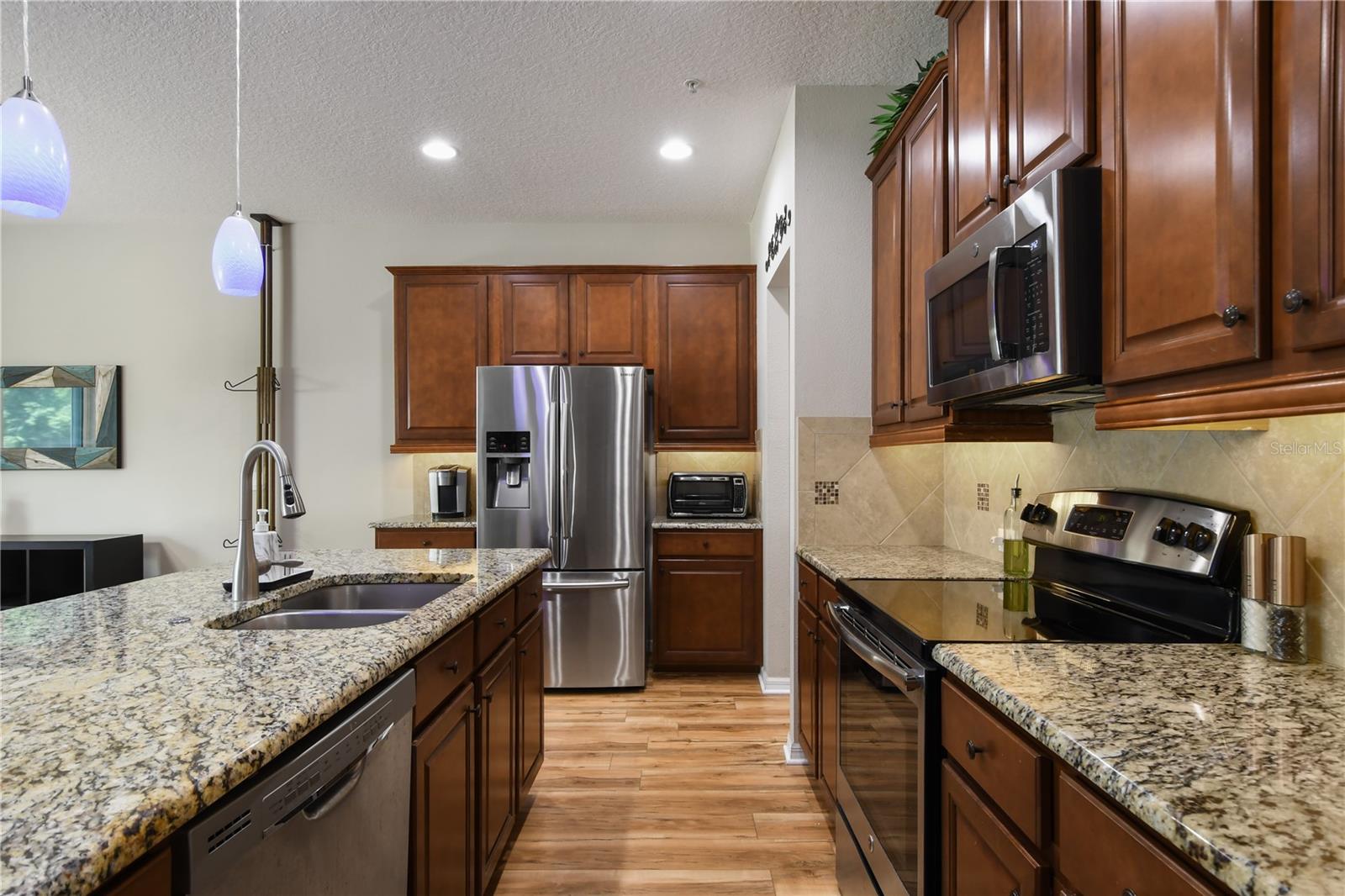 814 WALKERS GROVE LN