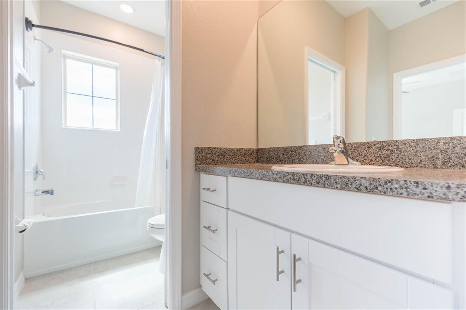 31588 BLUE PASSING LOOP