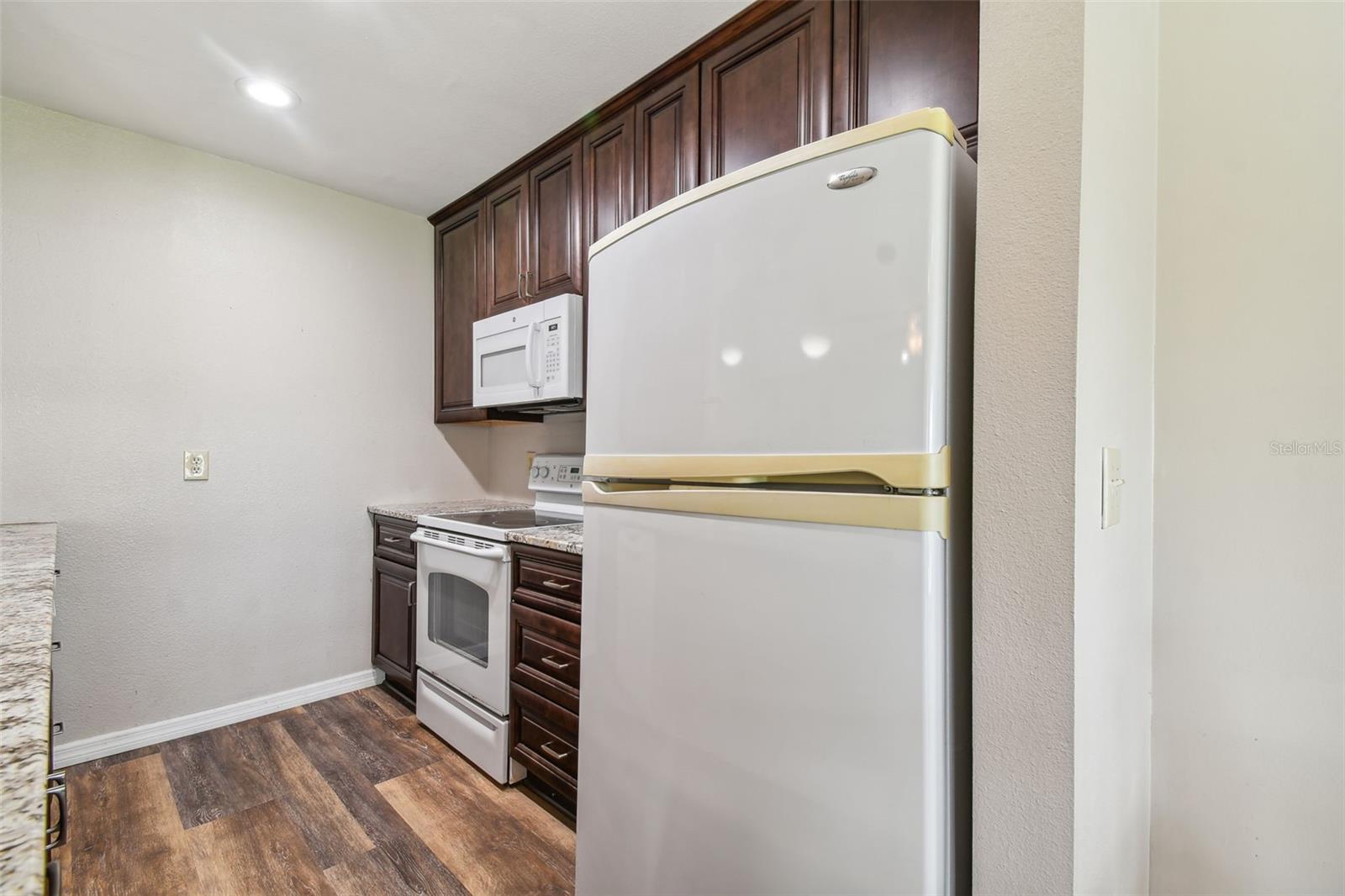 140 GLENDOWER CIR #1