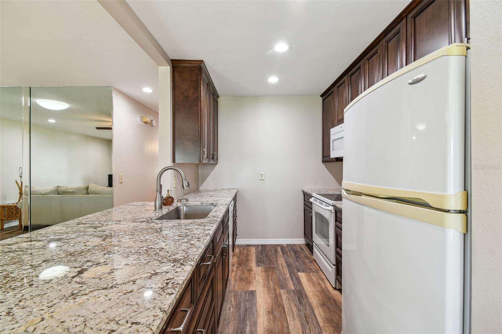 140 GLENDOWER CIR #1