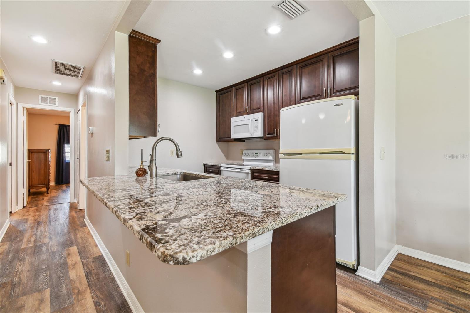 140 GLENDOWER CIR #1