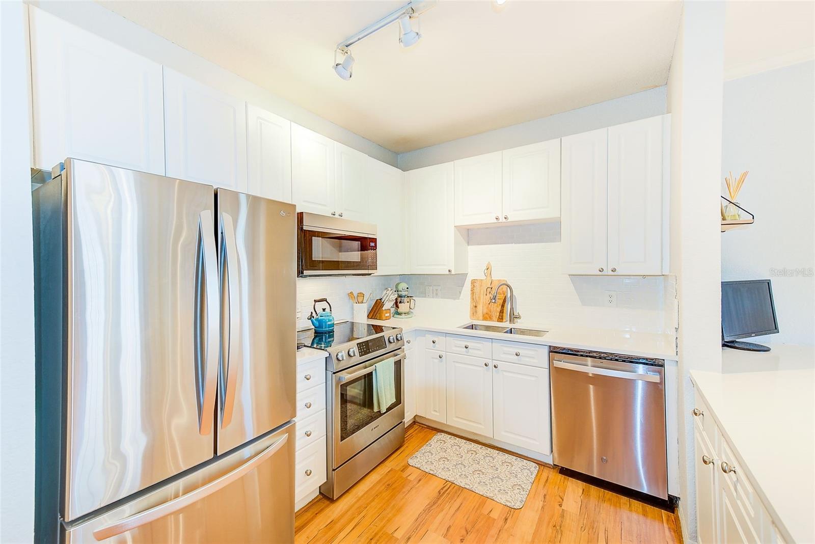 4221 W SPRUCE ST #2402