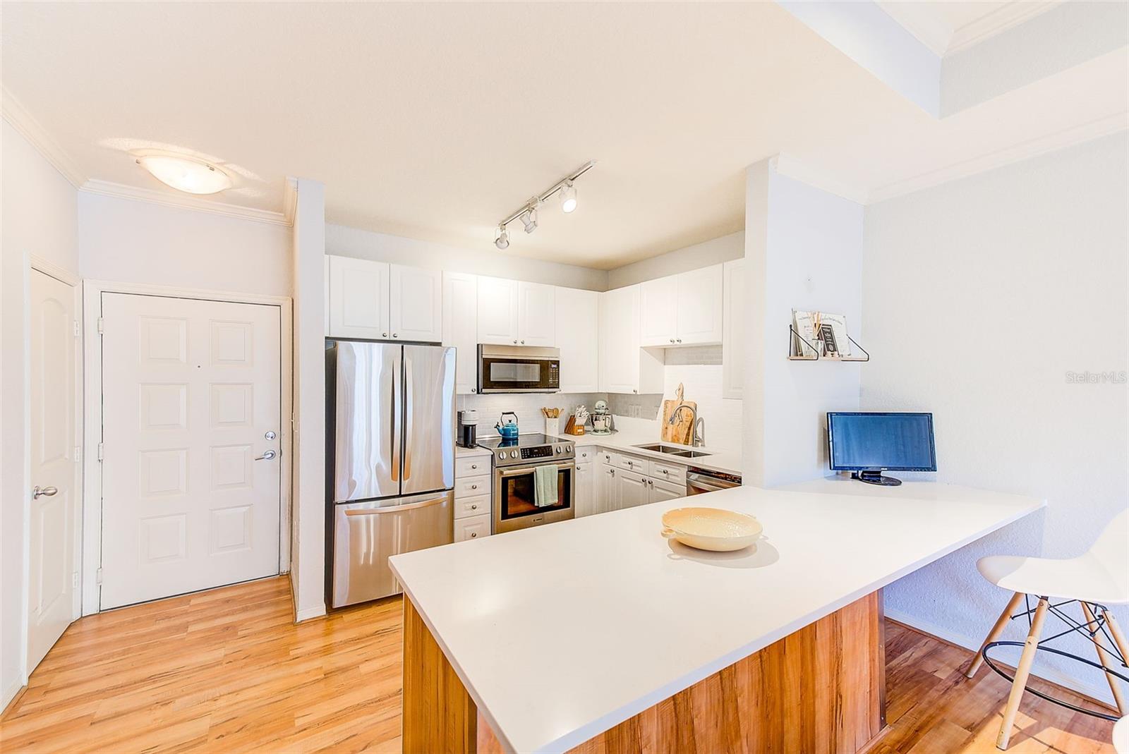 4221 W SPRUCE ST #2402