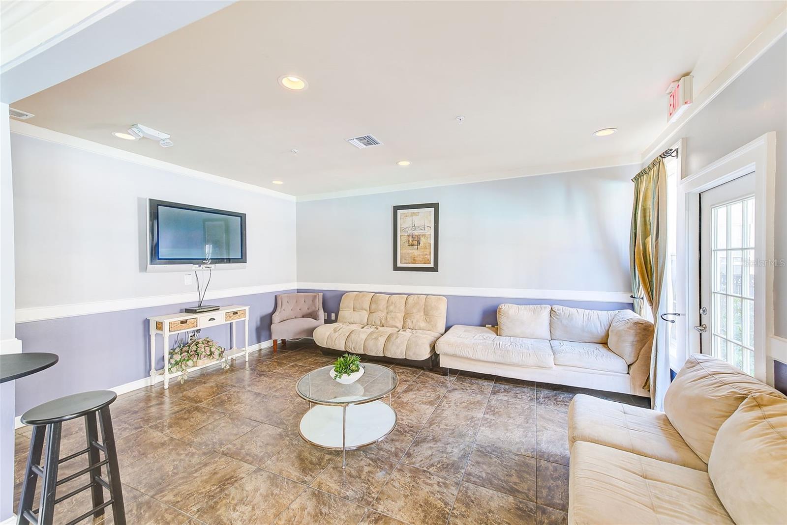 4221 W SPRUCE ST #2402