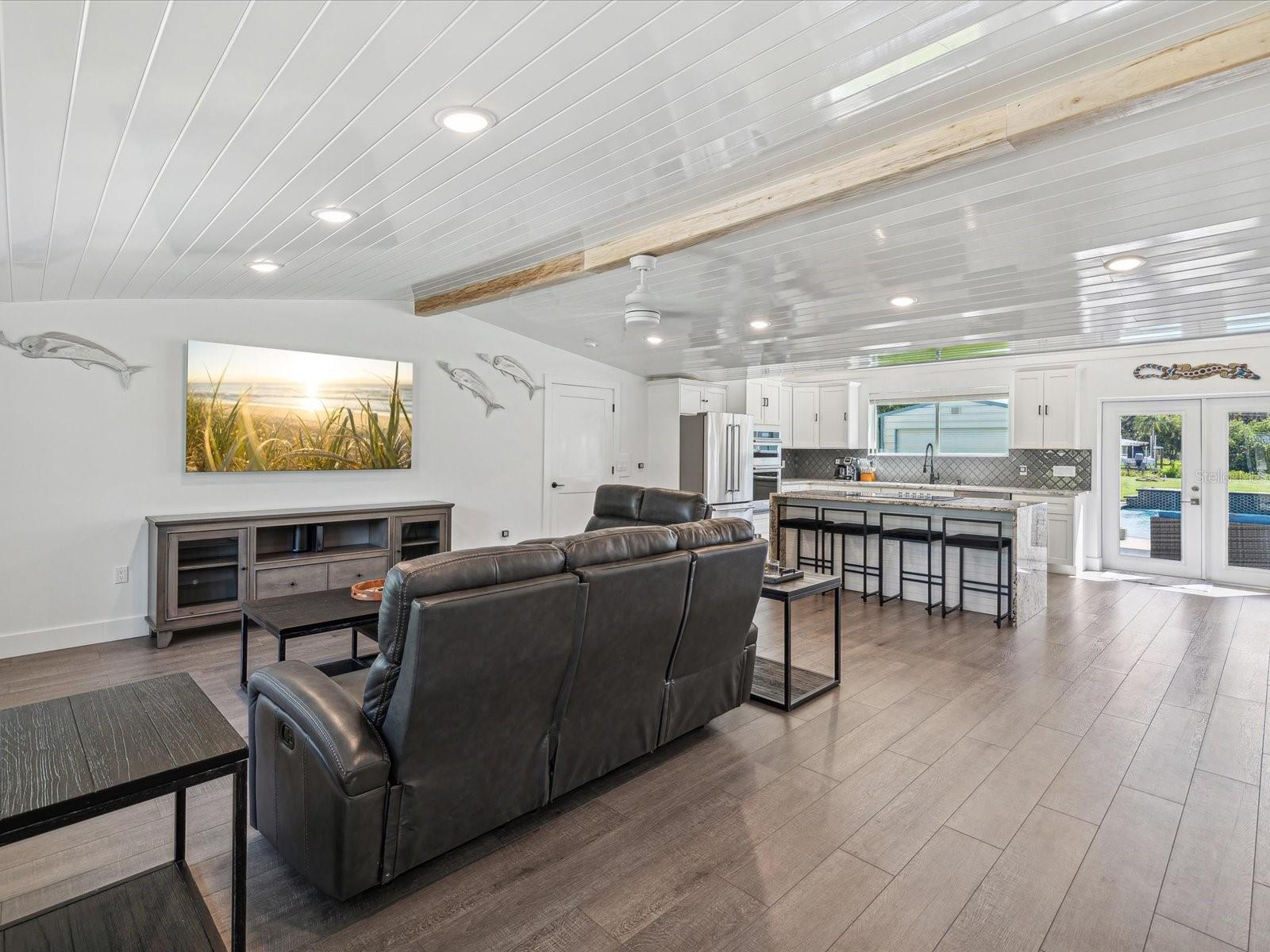352 HIGHLAND SHORES DR