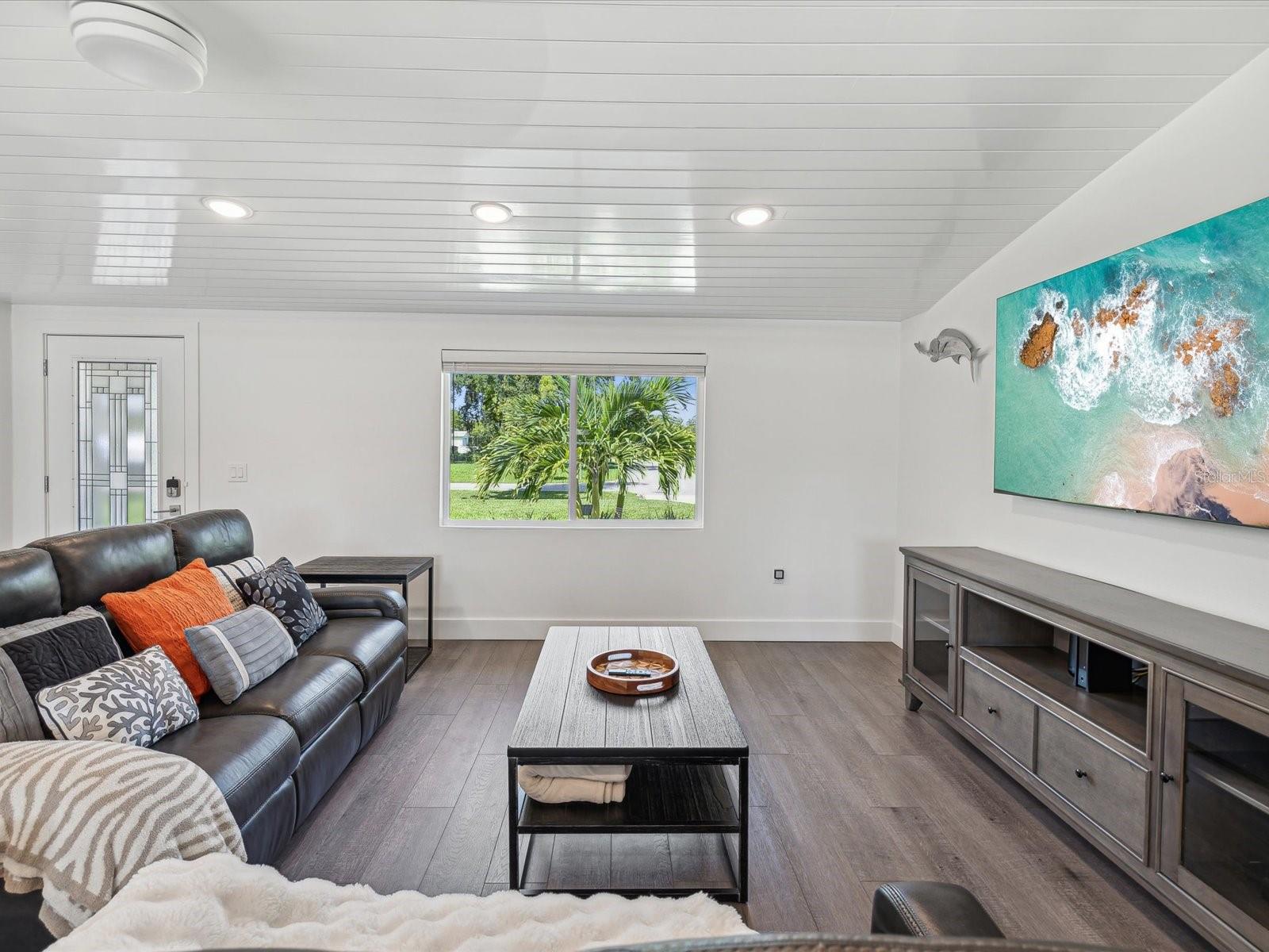 352 HIGHLAND SHORES DR