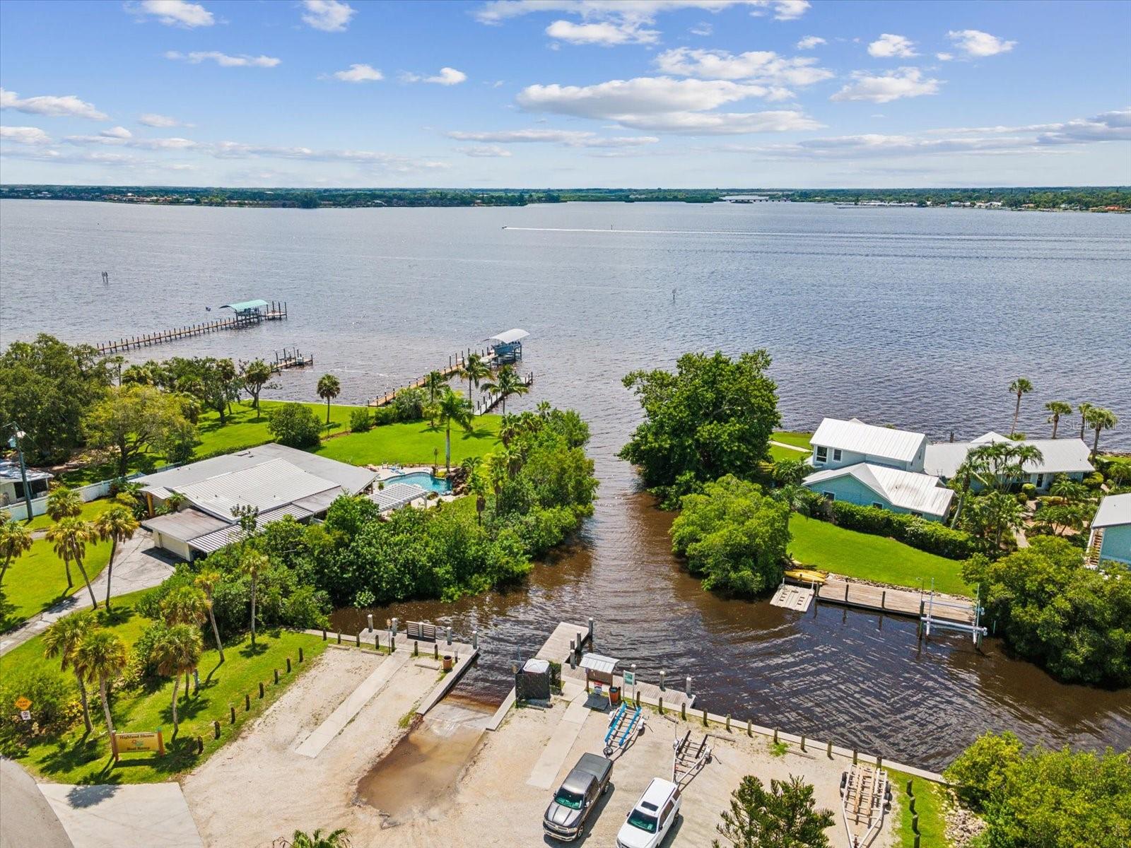 352 HIGHLAND SHORES DR
