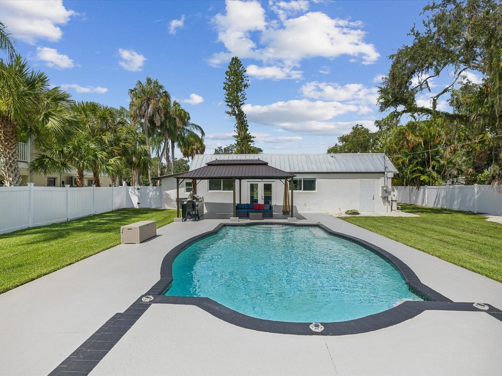352 HIGHLAND SHORES DR